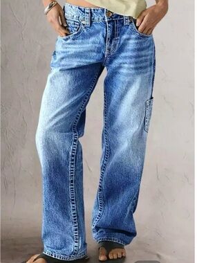 Women's Straight-Leg Jeans in Light Blue Wash